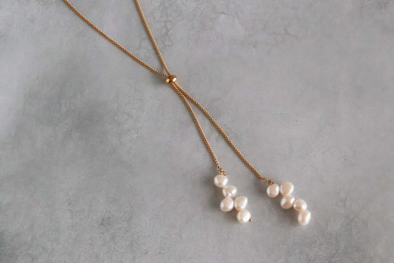 水パールとステンレスラリエットネックレス