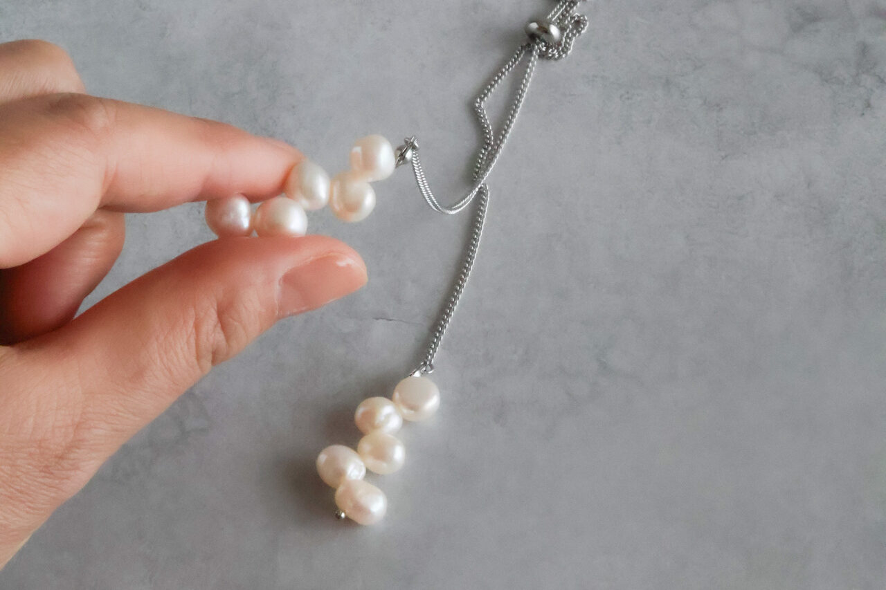 水パールとステンレスラリエットネックレス