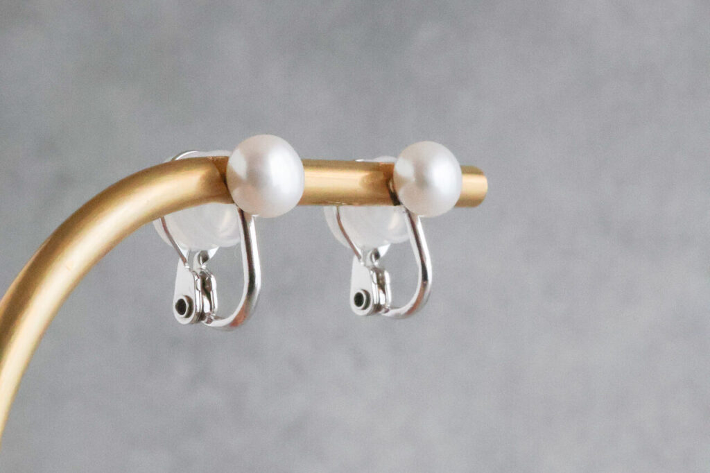 淡水パール ボタン 小ぶり一粒イヤリング (2)